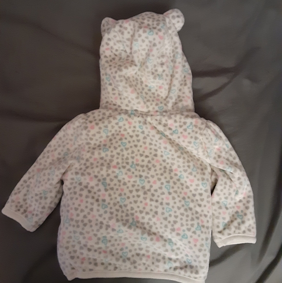 💕3 for 25💕 soft & adorable faux fur baby hoodie - Picture 6 of 9